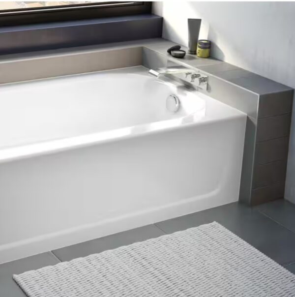 Maui 60 in. x 30 in. Soaking Bathtub with Right Drain in White